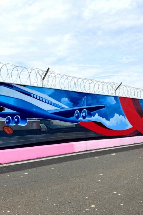 高雄國際航空站北側圍牆藝術彩繪